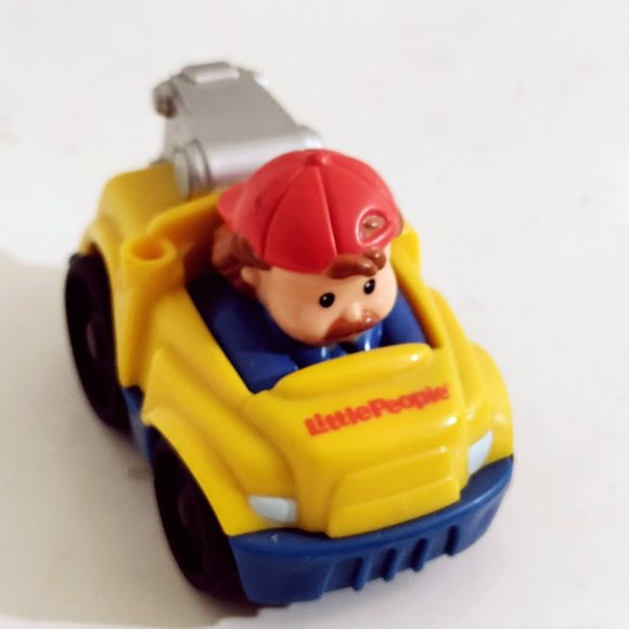 Playskool 2004 Talking Car Wash Ramp with Tow Truck - Picture 2 of 6